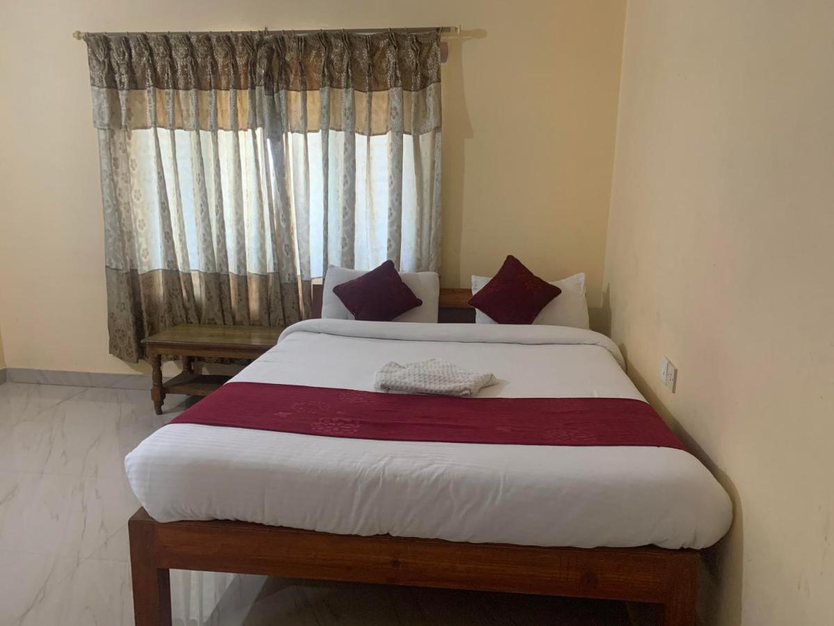 Hotel Peace Ganga Inn Покхара Екстер'єр фото