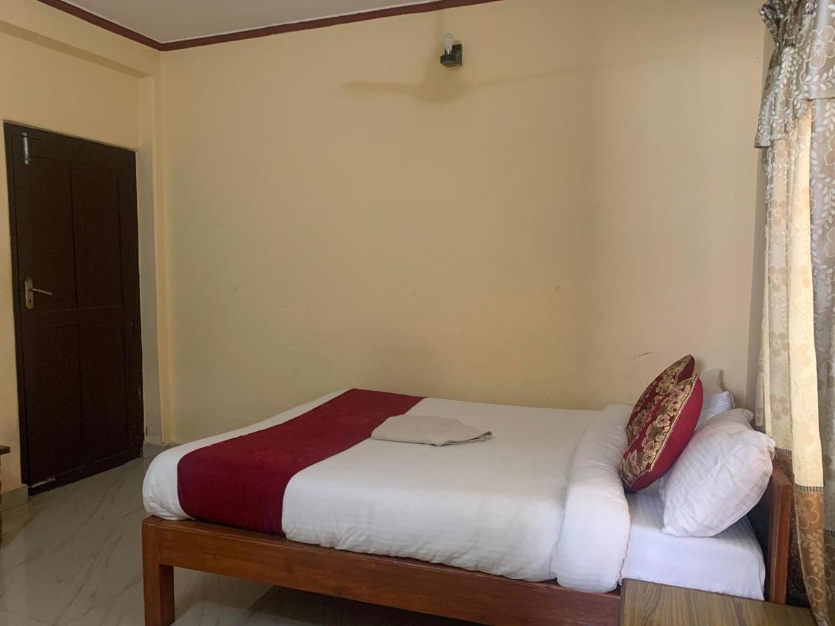 Hotel Peace Ganga Inn Покхара Екстер'єр фото