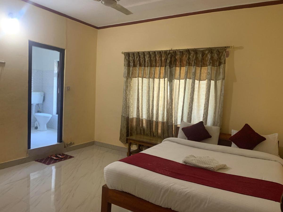 Hotel Peace Ganga Inn Покхара Екстер'єр фото